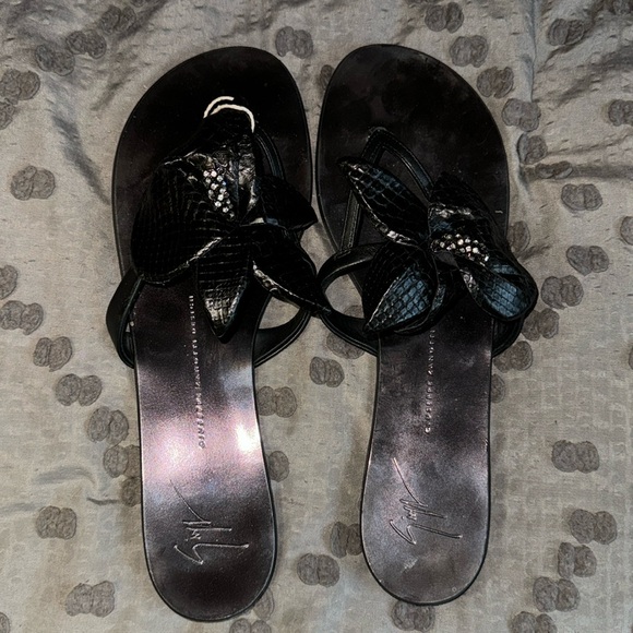 Beautiful brand new sandals - Picture 2 of 5